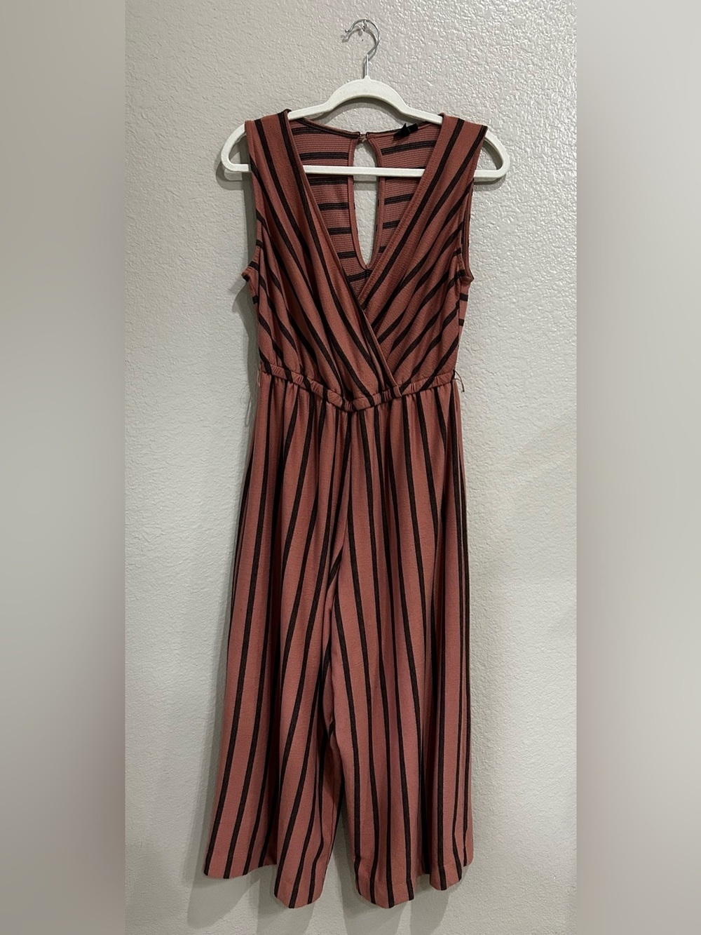 Torrid Pink Black Striped V-Neck Sleeveless Jumpsuit No Belt Sz 00(M) TC0205